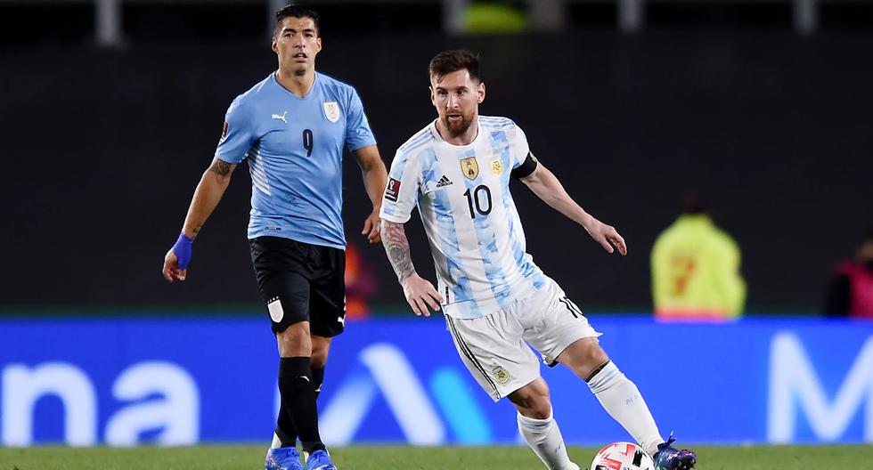 ¿A qué hora juegan Argentina vs. Uruguay y en qué canales ver por Eliminatorias 2026?