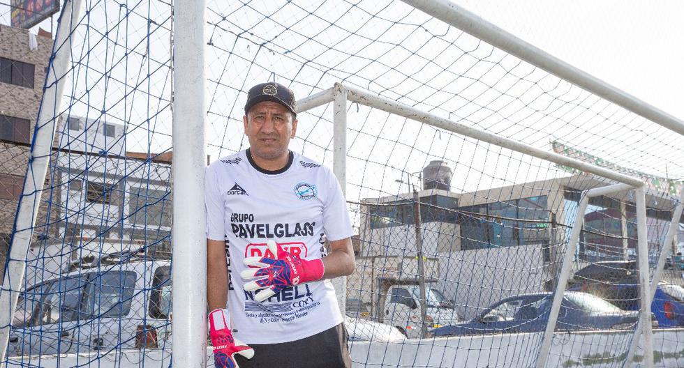 Carlos Laura, el arquero imposible que atajó hasta los 45 años y tocó la gloria en Copa Perú