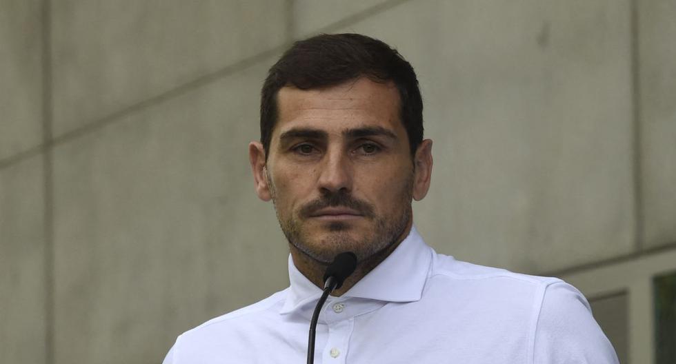 Iker Casillas announces that he 