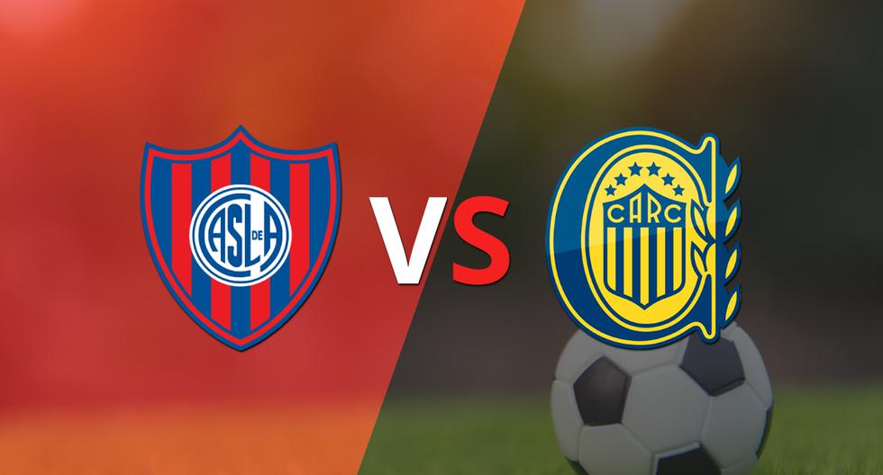 The actions of the match between San Lorenzo and Rosario Central begin.