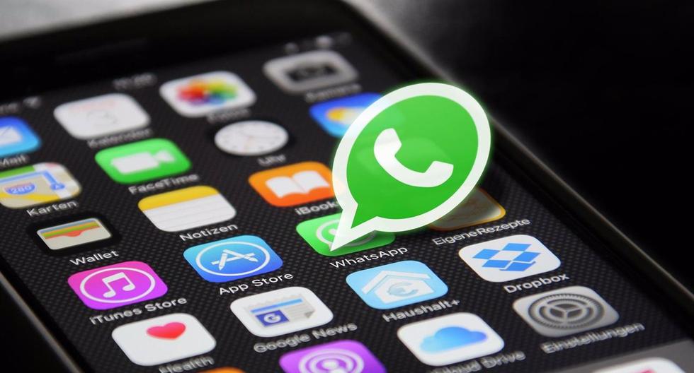 Truco para configurar un fondo de pantalla oscuro en los chats de WhatsApp
