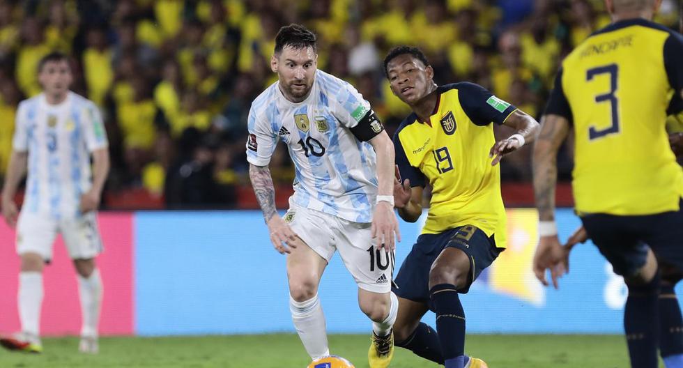 On which TV channels can I watch Argentina vs. Ecuador: Internet and for free.
