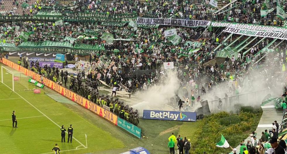 Estadio Atanasio Girardot: violentas protestas de hinchas provocaron suspensión de partido