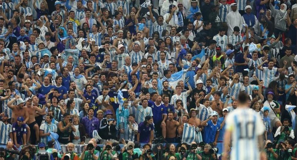 Invasión argentina: ¿cómo es ser albiceleste, adorar a Messi y hacer todo por alentar en la final?