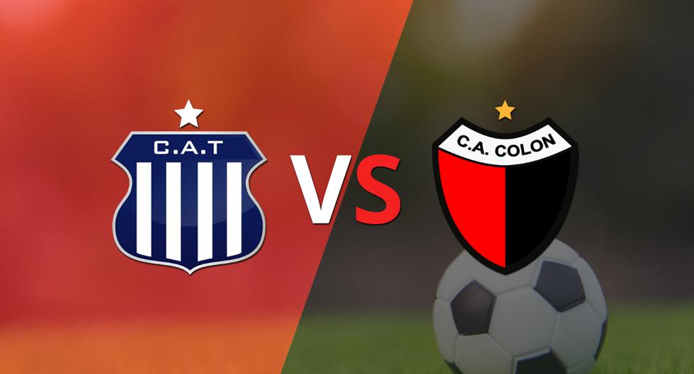 The first half ends with a victory for Talleres vs. Colón by 2-0.