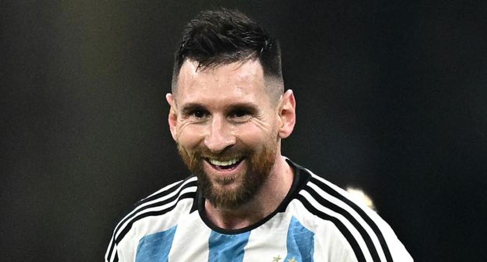 En el primer Mundial que Diego mira desde el cielo, Messi maradonea por primera vez en la tierra