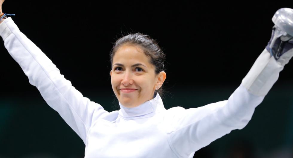 Go Peru! María Luisa Doig won a silver medal in fencing at Santiago 2023.