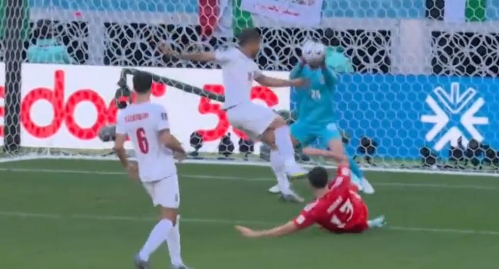 Hosseini y su gran atajada al disparo Moore en el Irán vs. Gales en el Mundial 2022 