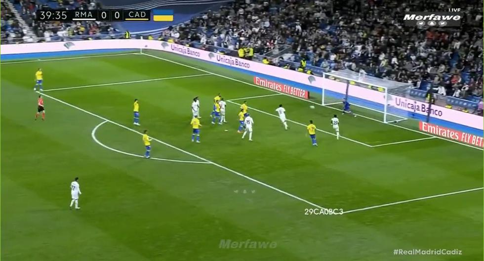 Cabezazo sin complicaciones: gol de Militao para el 1-0 de Real Madrid vs. Cádiz 