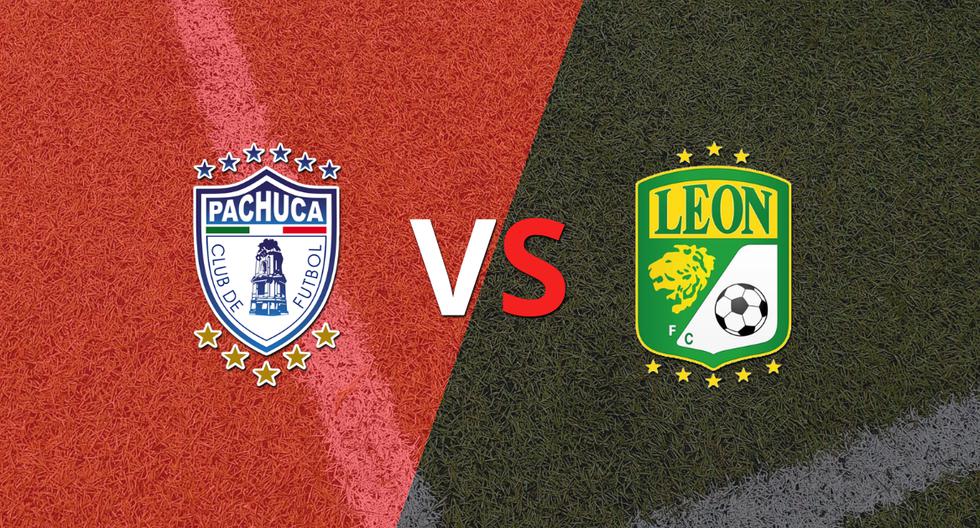 Kick off for the duel between Pachuca and León.