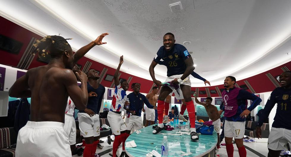 Madness in the dressing room: this was the celebration of the French team for reaching the World Cup semifinals.