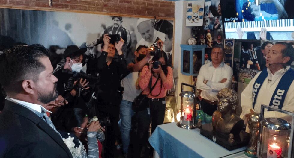 El ‘D10S’ fue testigo: La Iglesia en honor a Maradona hace la primera boda en México