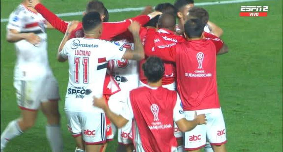 Imposible para el arquero: gol de Nikao para el 1-0 del Sao Paulo vs. Ceará en Sudamericana 