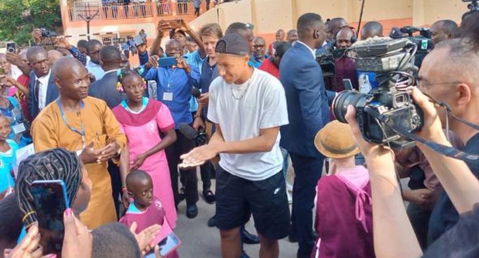 Locura por Mbappé en Camerún: su primera visita al país natal de su padre