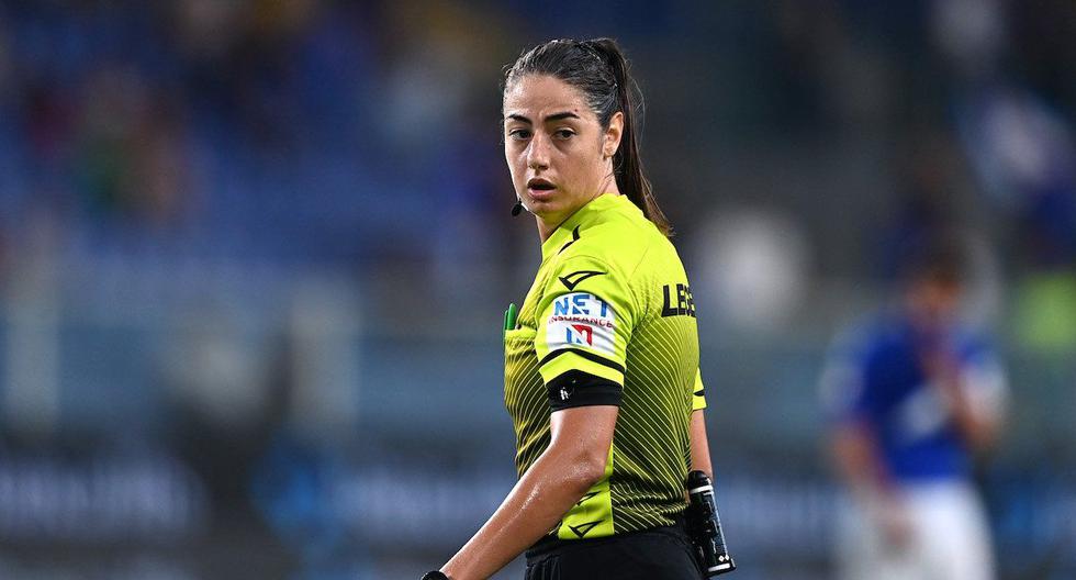 Who is María Solé Ferrieri and what is the story of the first woman to referee the Peruvian national team?