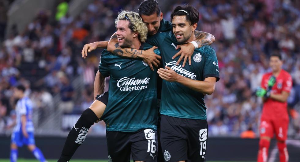 Chivas derrotó 2-0 a Monterrey pero los ‘Rayados’ siguen punteros en la Liga MX