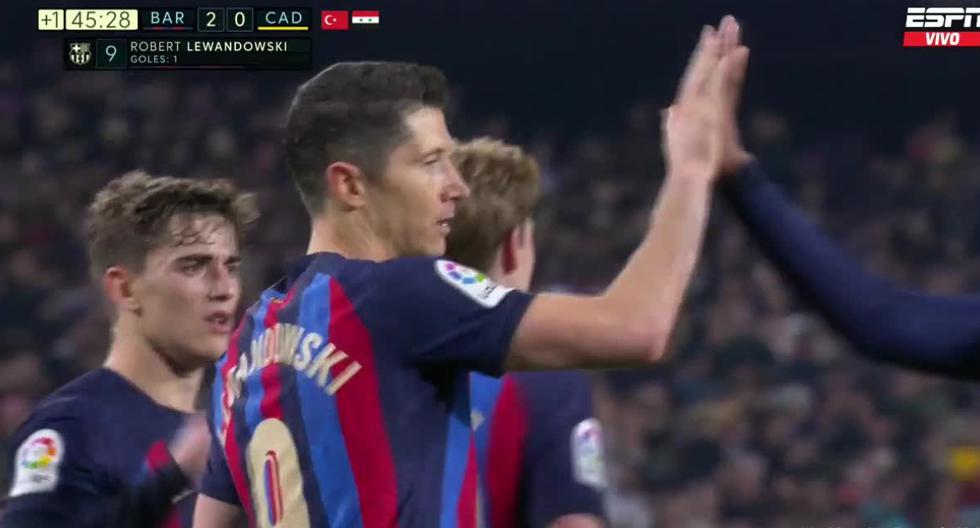 ¡Llegaron los goles! Lewandowski y Sergi Roberto anotaron para el 2-0 en Barcelona vs. Cádiz