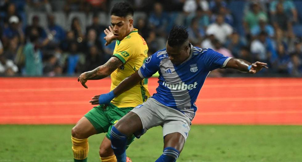 What channel broadcasted the Emelec 1-2 Defensa y Justicia match for the Copa Sudamericana?