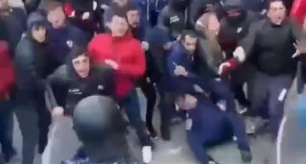 Graves incidentes: aficionados de Independiente se enfrentaron a las autoridades 