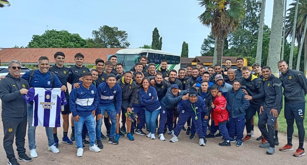 In Uruguay, Pablo Bengoechea welcomed the Alianza Lima Futsal Down team.