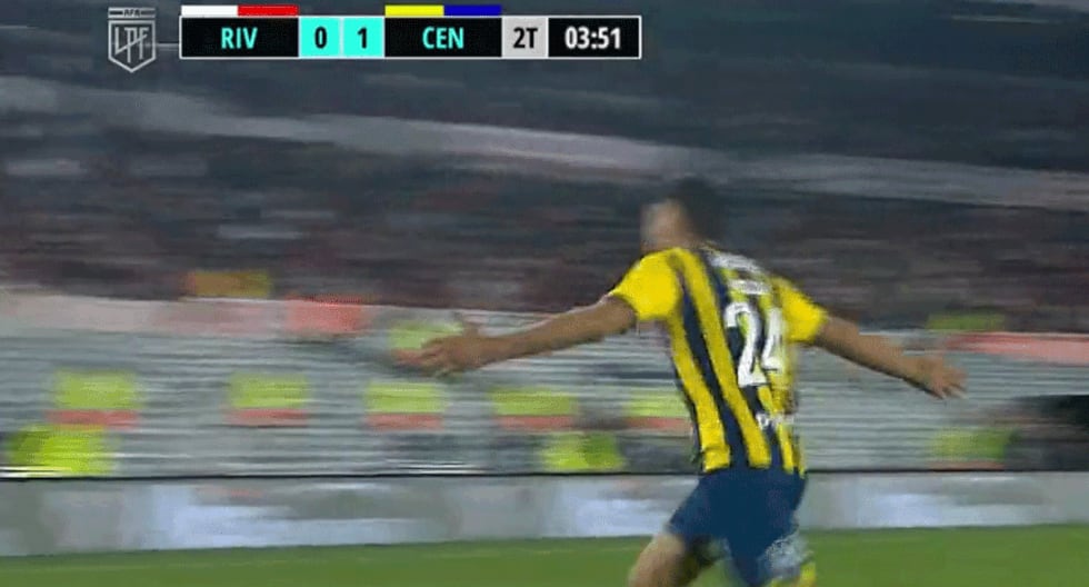 Central takes the hit: Alejo Véliz's brace for a 2-0 victory against River at the Monumental.