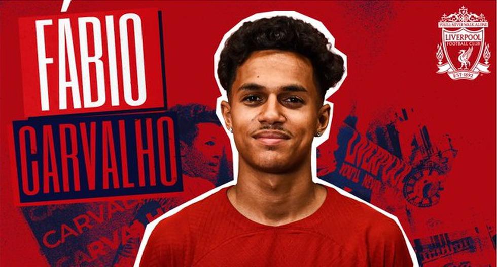 Liverpool presentó oficialmente a Fábio Carvalho volante portugués procedente del Fulham