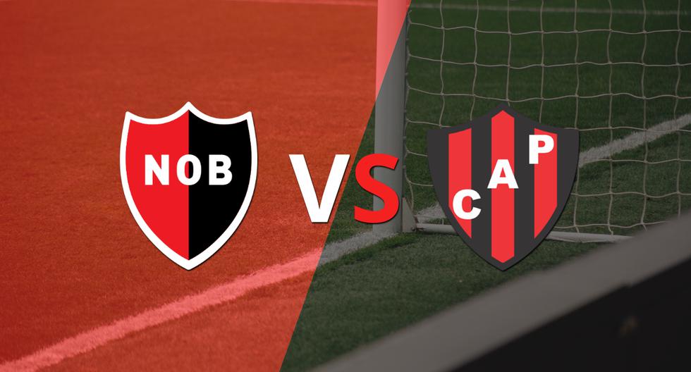The first half ends with a victory for Newell's vs Patronato by 2-0.