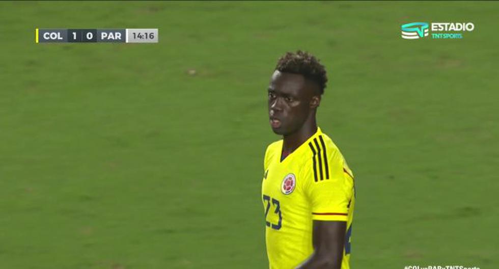 Ganó por arriba: Davinson Sánchez marcó de cabeza el 1-0 de Colombia vs. Paraguay 