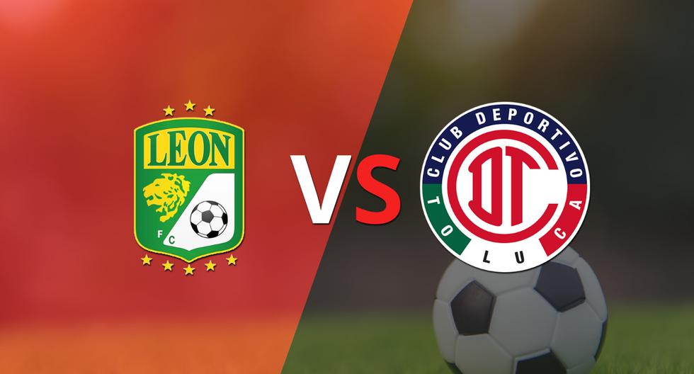 The second half began and León is drawing with Toluca FC at Nou Camp.