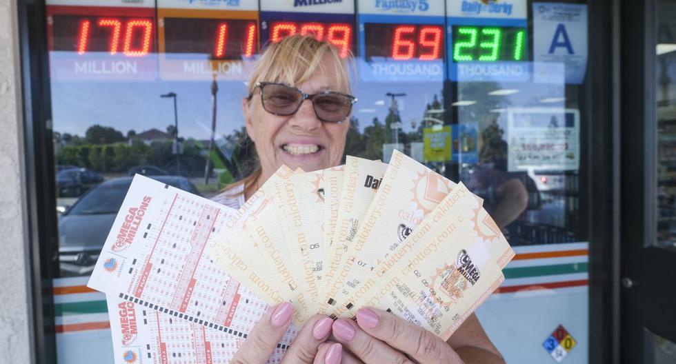 Powerball and Mega Millions: If I am an undocumented immigrant, can I claim a lottery prize?