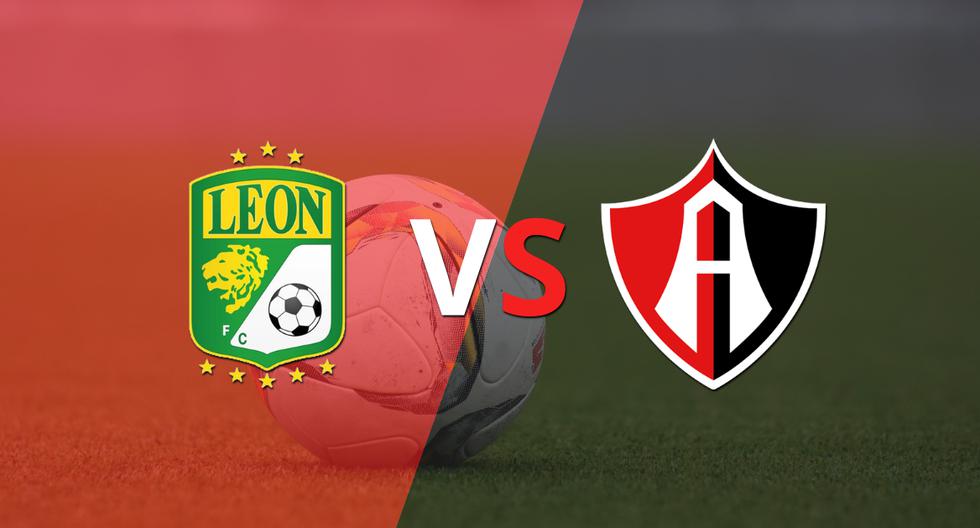 Comienza el juego entre León y Atlas en Nou Camp