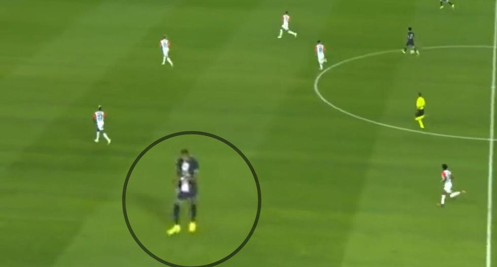 Por no recibir la pelota: Mbappé se molestó y dejó de correr en una contra de PSG 