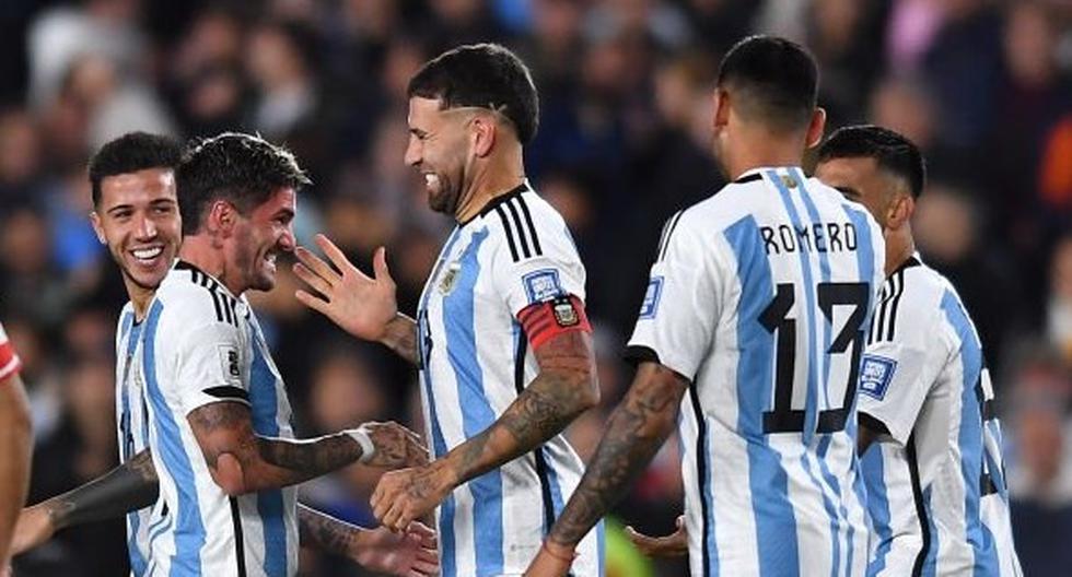 ¿Messi será titular o suplente? El equipo que ensaya Scaloni para el duelo frente a Perú