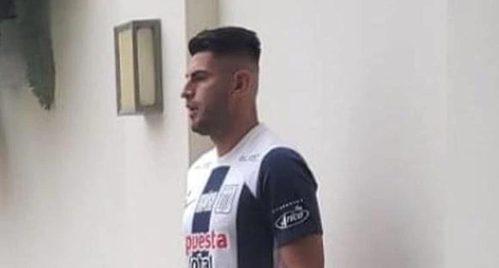 A falta del anuncio oficial: Carlos Zambrano posa con la camiseta de Alianza Lima