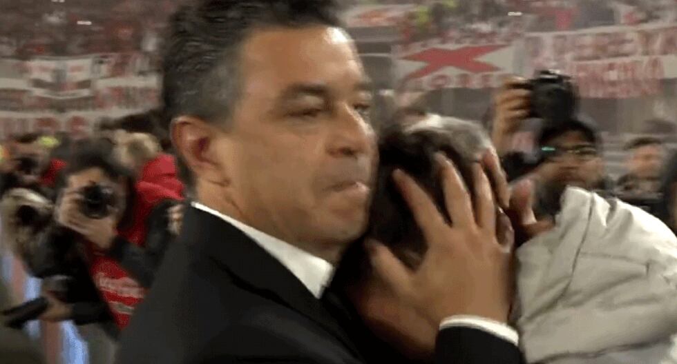 He cried for his departure: Marcelo Gallardo had to console a young player at the Monumental.