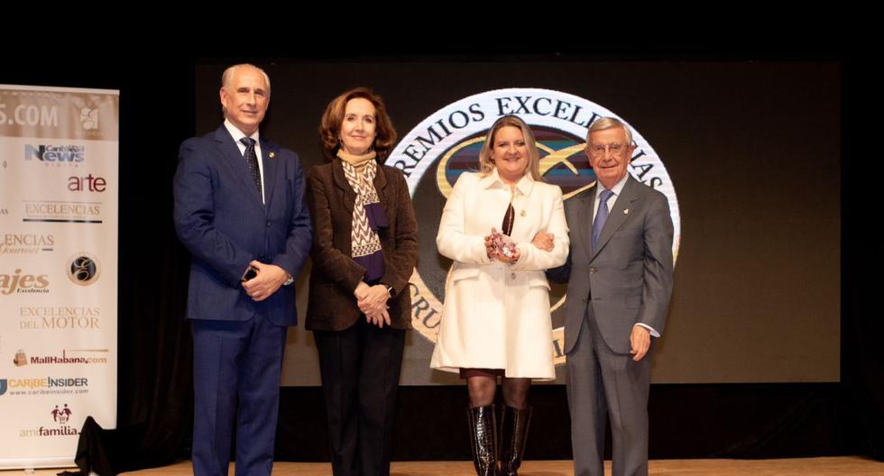 Distinguen a peruana Hirka Roca Rey en Premio Excelencias 2022 en Madrid