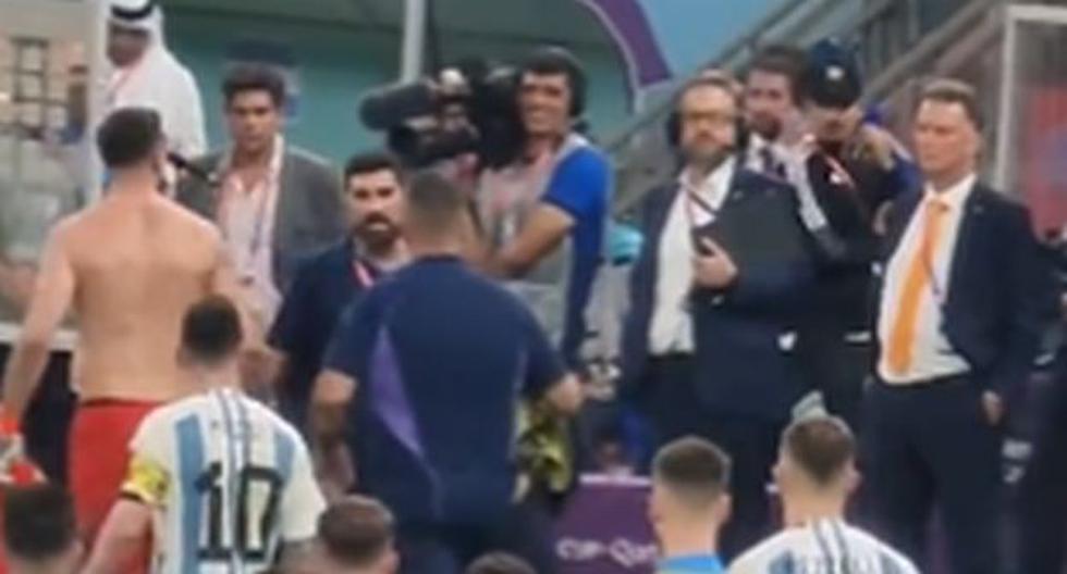 ¿‘Dibu’ Martínez arremetió contra Van Gaal? Arquero argentino lanzó fuerte insulto a rival