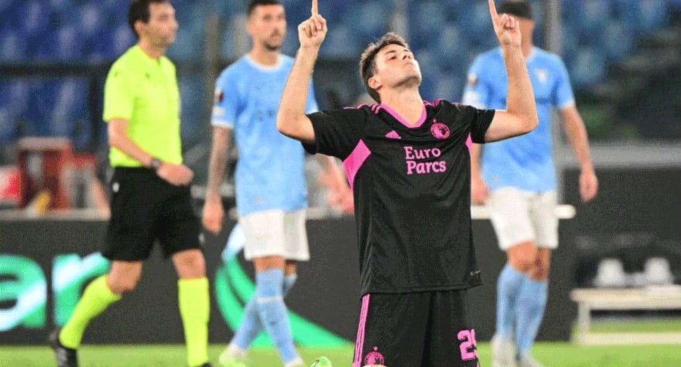 Gol del ‘Bebote’: Santiago Giménez se estrenó con la redes en la Europa League 