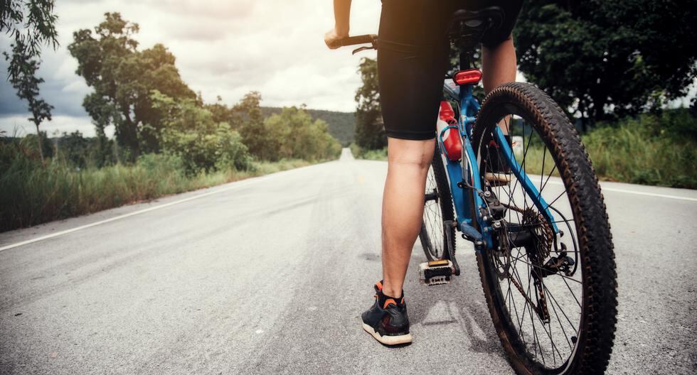 Evita lesiones: ¿Qué ejercicios realizar antes de practicar ciclismo urbano?