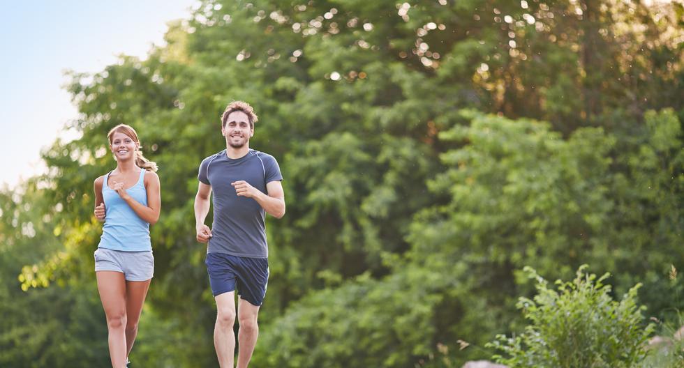 Muévete más: ¿Qué deportes practicar al aire libre y bajar de peso?