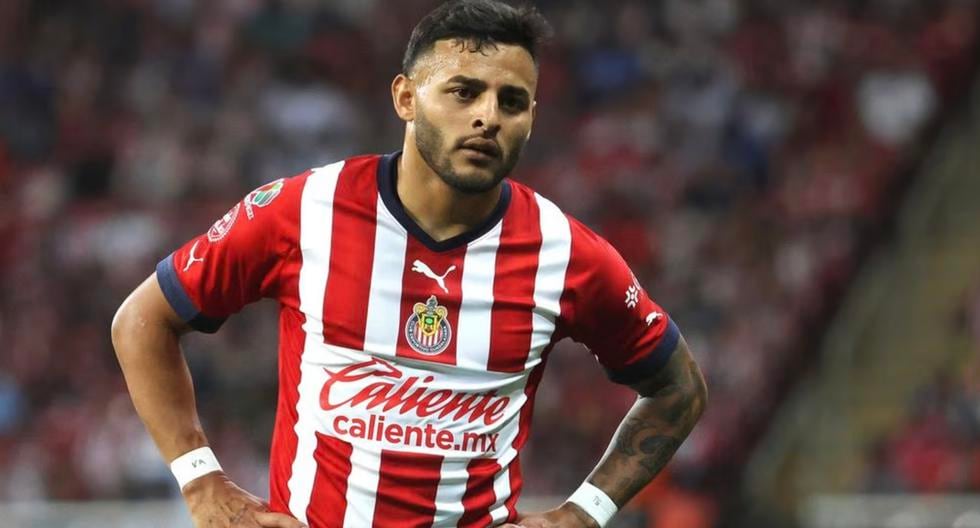 Why does Alexis Vega 'disappear' in important matches with Chivas?