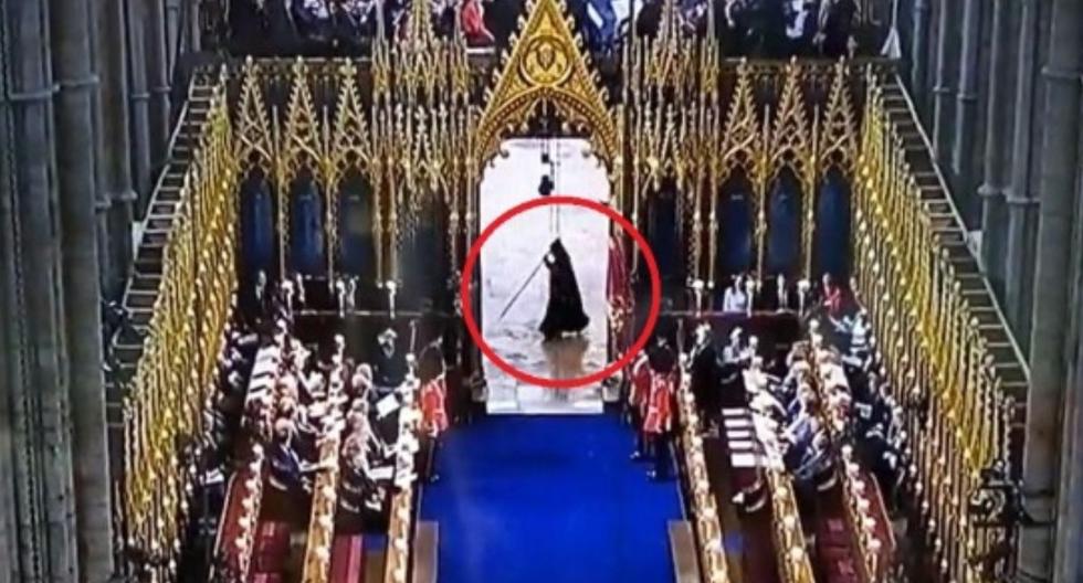 Coronación de Carlos III: persona vestida totalmente de negro se hace viral