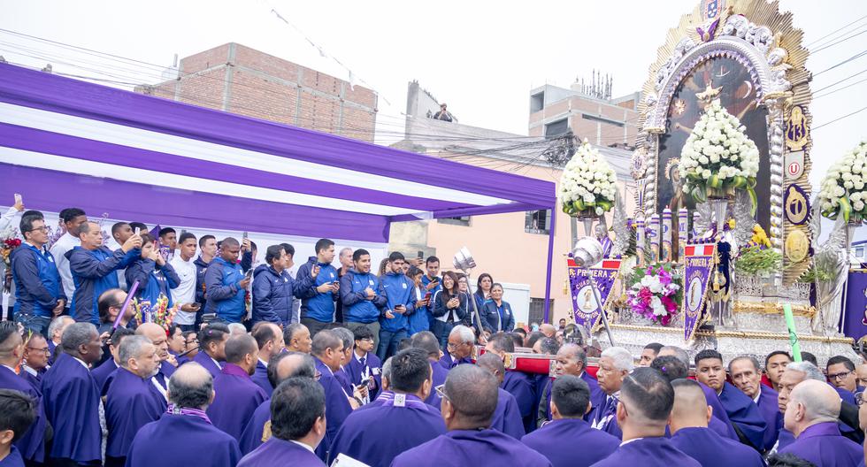 Cumpliendo con la tradición: Alianza Lima reafirmó su fe en el Señor de Los Milagros