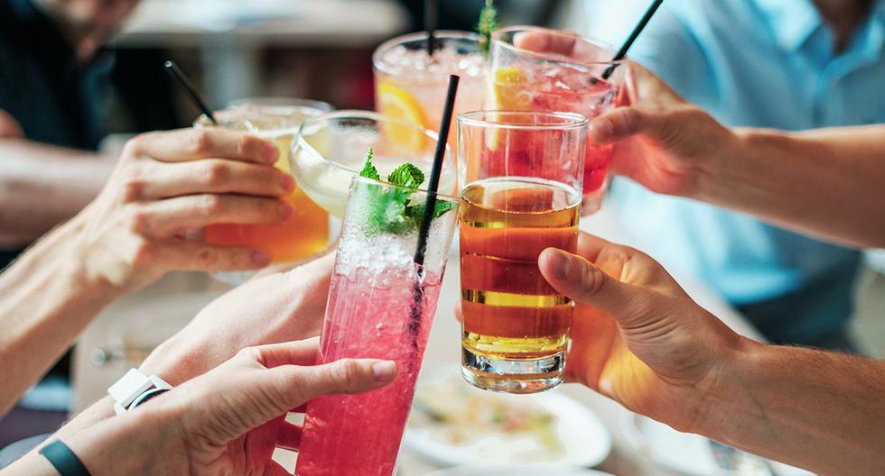 How does consuming alcoholic beverages on New Year's affect your teeth?