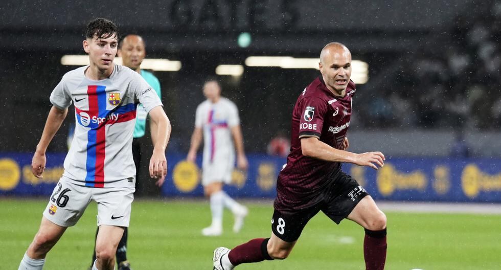 End of the season: Barcelona defeated Vissel Kobe 2-0 in a friendly dedicated to Iniesta.