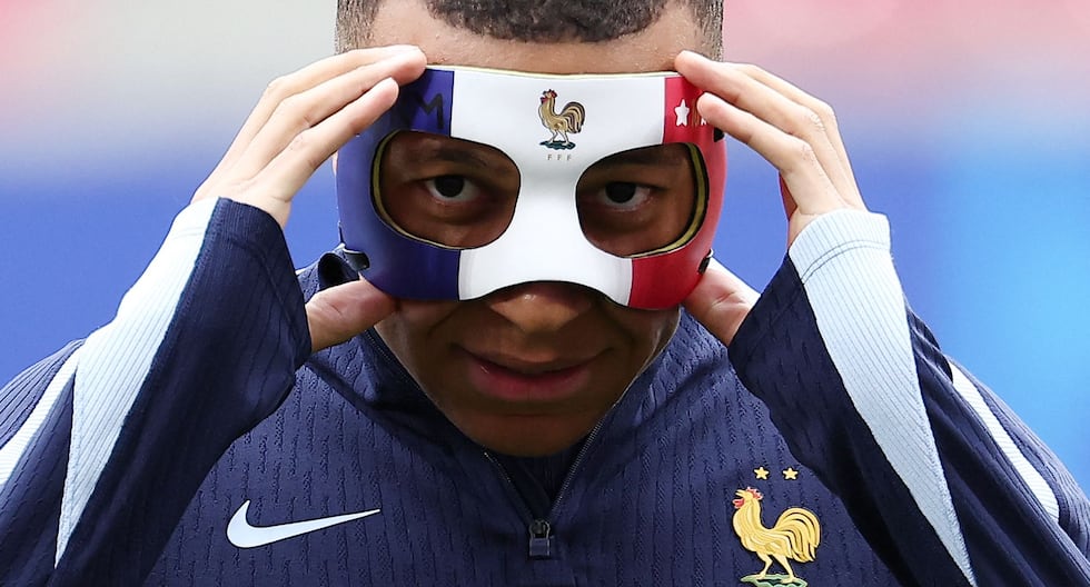 Didier Deschamps: “Mbappé está bien, quiere jugar y se está adaptando a la máscara”