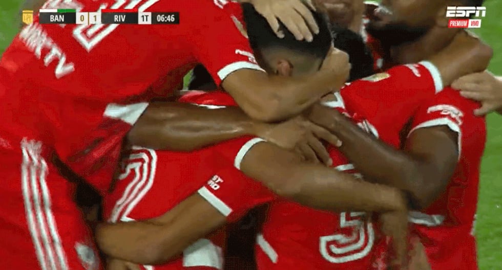 River Goal! Santiago Simon scored the 1-0 against Banfield for the Trophy of Champions.