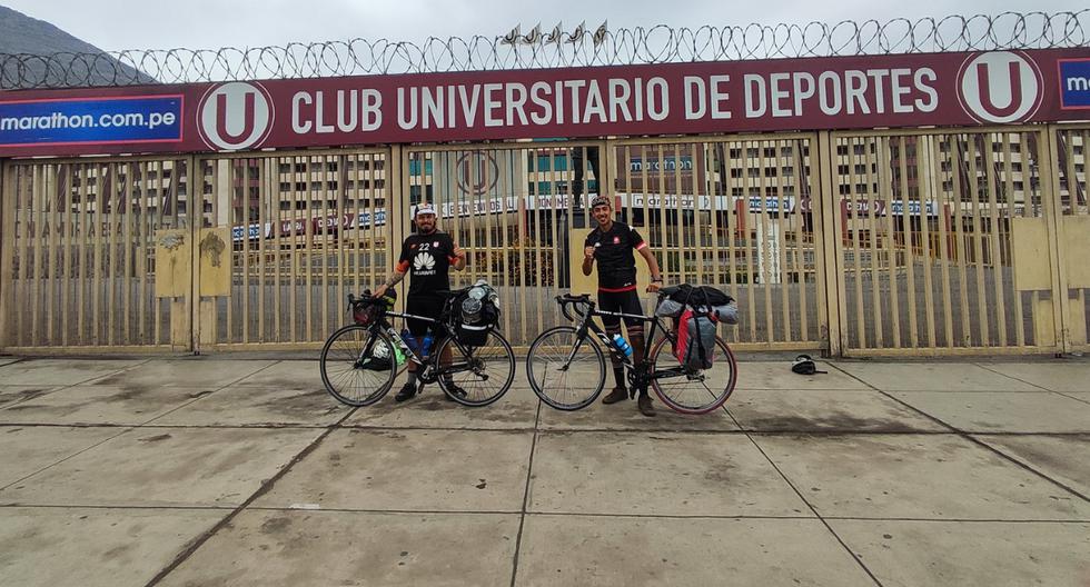 Fans without borders! Santa Fe supporters arrived in Lima by bicycle.