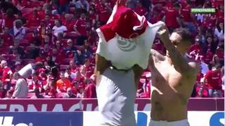 Si no se la puede sacar: Paolo Guerrero ‘obligó’ a un ex compañero a cambiar de camiseta [VIDEO]