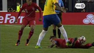 Perú vs. Brasil: Paolo Guerrero recibió patada que el árbitro no vio